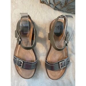 SOFFT COMFORT OLIVE LEATHER  BRONZE METALLIC, BUCKLE &  CORK SANDAL 
SIZE 7.5